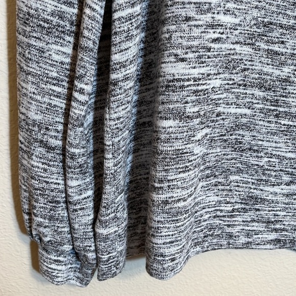 NWT Adyson Parker Gray Sweater Size Large - Picture 3 of 13